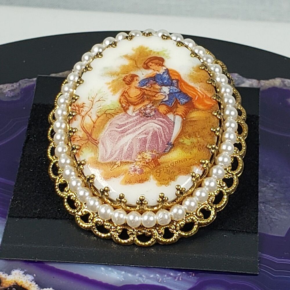 Vintage West Germany Oval Gold Tone Faux Pearl Courting Couple Brooch - Picture 6 of 13